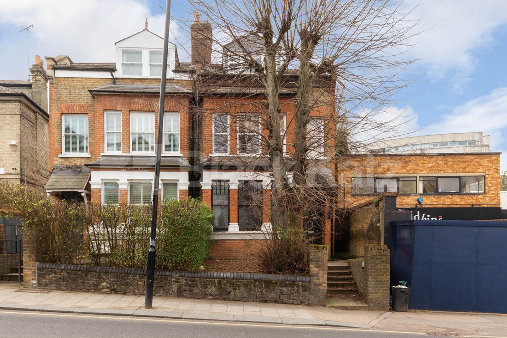  Two double bedroom flat located moments from the vibrant Crouch End Broadway Crouch Hill, Crouch End